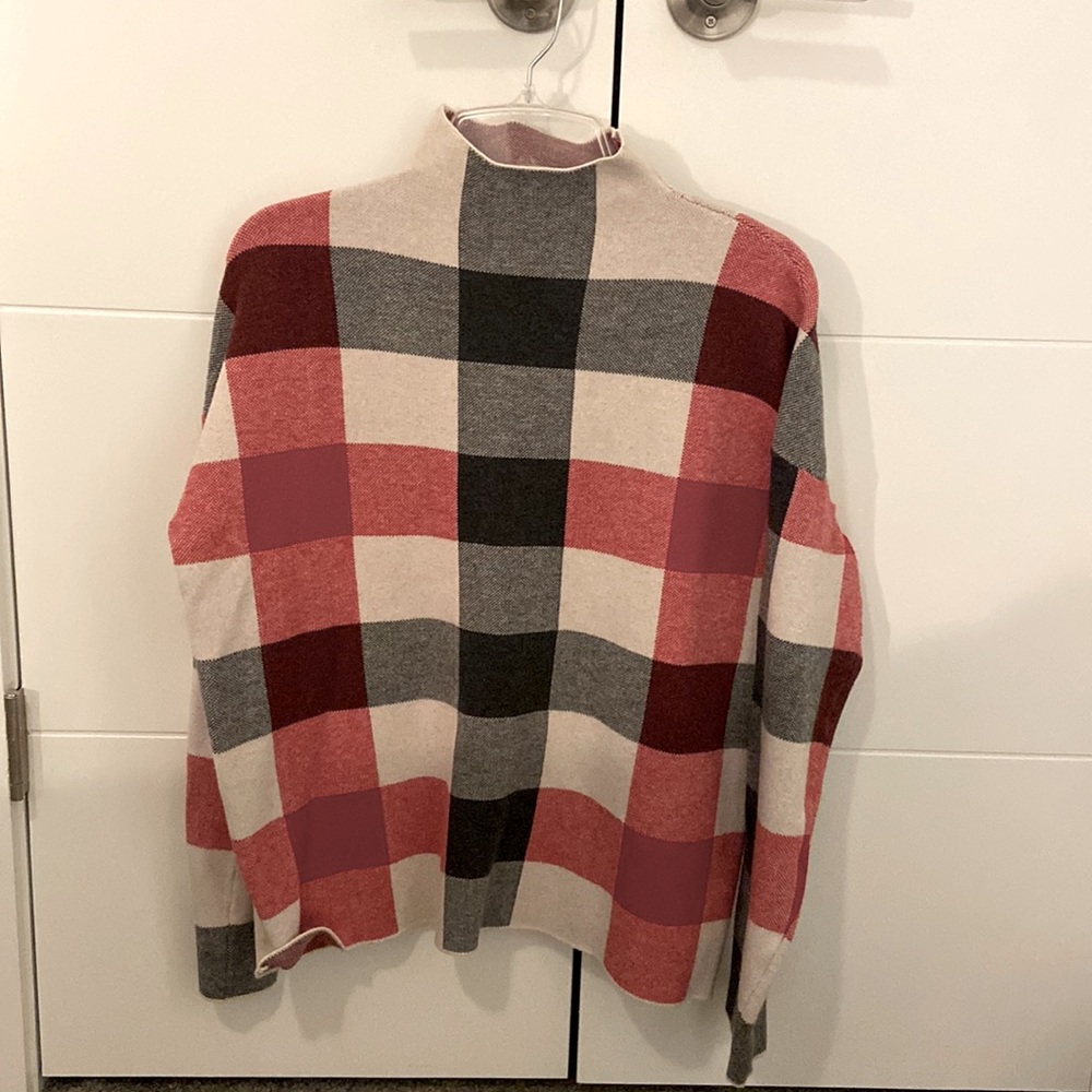 Long sleeve Tahari turtle neck sweater